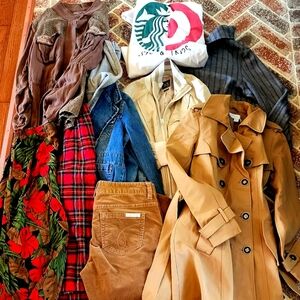 Bundle lot of smalls & mediums for resale or wear. All for 25$